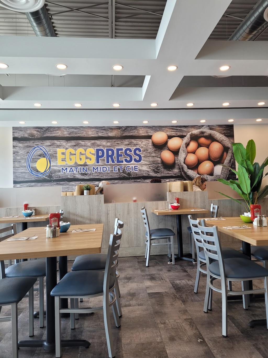 Eggspress Lachute | 425 Av. Béthany, Lachute, QC J8H 4H3, Canada | Phone: (450) 409-0729