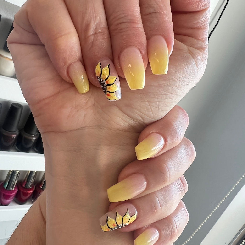 Hellen Nails | 213 The Queensway S, Keswick, ON L4P 2A7, Canada | Phone: (905) 476-7490