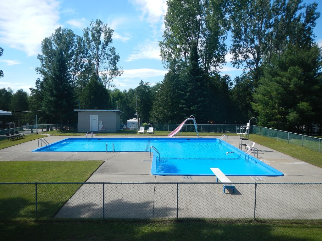 Camping Russeltown | 258 Rue Notre Dame, Saint-Chrysostome, QC J0S 1R0, Canada | Phone: (450) 826-4841