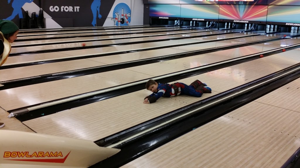 Dartmouth Bowlarama | 31 Atlantic St, Dartmouth, NS B2Y 4P4, Canada | Phone: (902) 466-4405