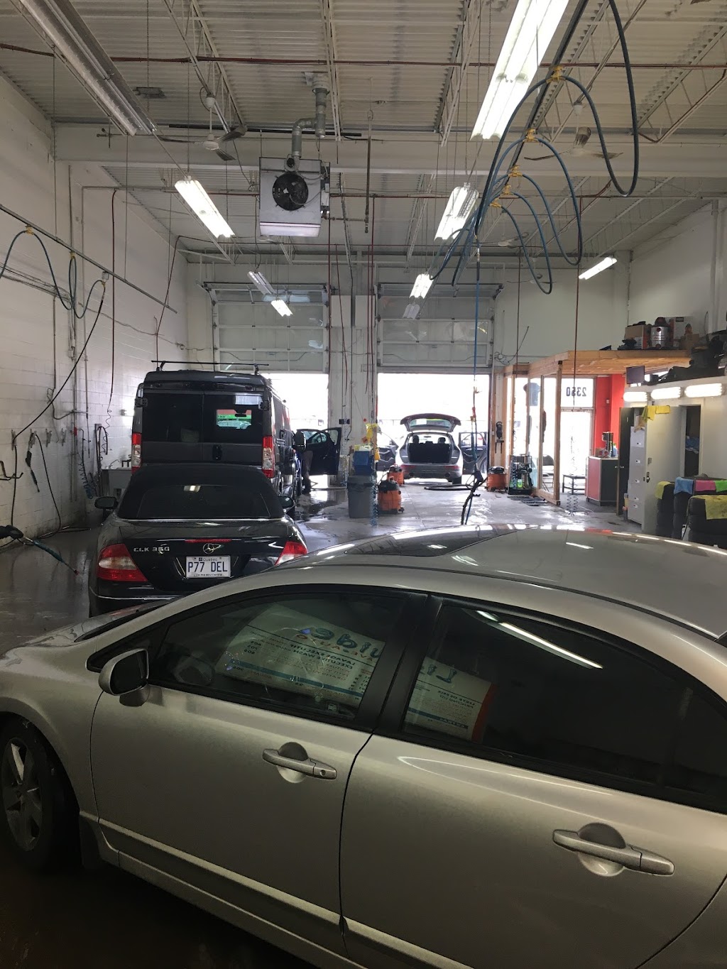 Lave Auto Liquide | 2350 Bd du Curé-Labelle, Laval, QC H7T 1R1, Canada | Phone: (450) 505-6300