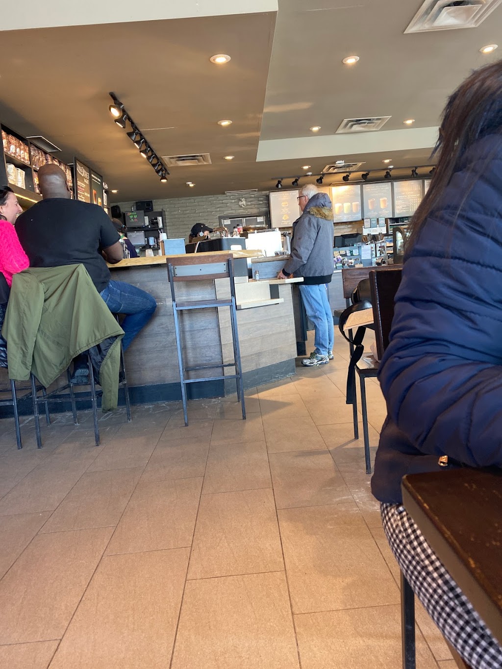 Starbucks | 8460 Blvd. Newman, LaSalle, QC H8N 1Y5, Canada | Phone: (514) 654-6255