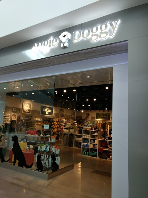 Augie Doggy | 5100 Erin Mills Pkwy, Mississauga, ON L5M 4Z5, Canada | Phone: (905) 997-3647