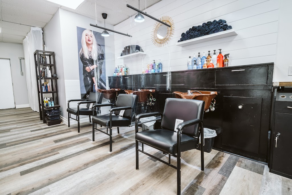 Hair Connection | 937 Queen St, Kincardine, ON N2Z 2Y2, Canada | Phone: (519) 396-7487