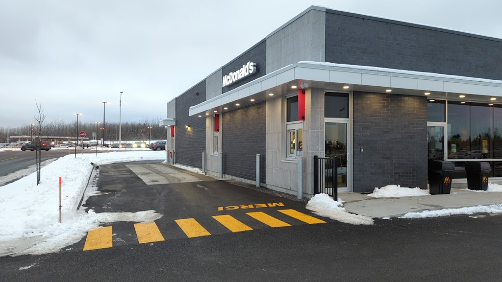 McDonalds | 3600 Bd de Monseigneur-Fortier Suite 200, Sherbrooke, QC J1L 0J6, Canada | Phone: (819) 481-0500