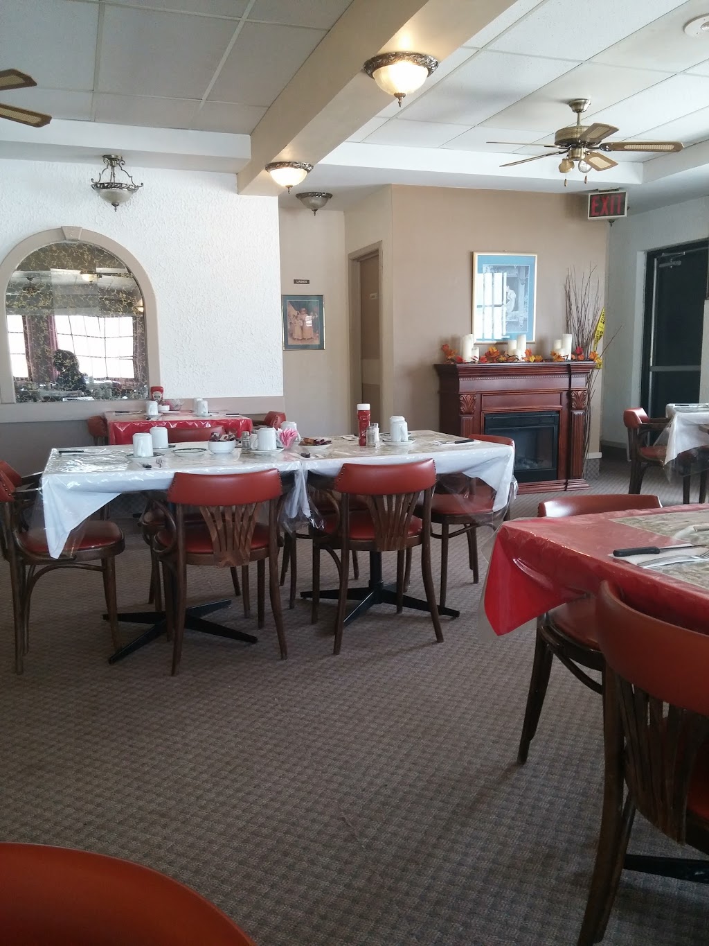 Riverview Inn & Restaurant | 20650 Hwy 11, Bradford, ON L3Y 4V9, Canada | Phone: (905) 775-2237