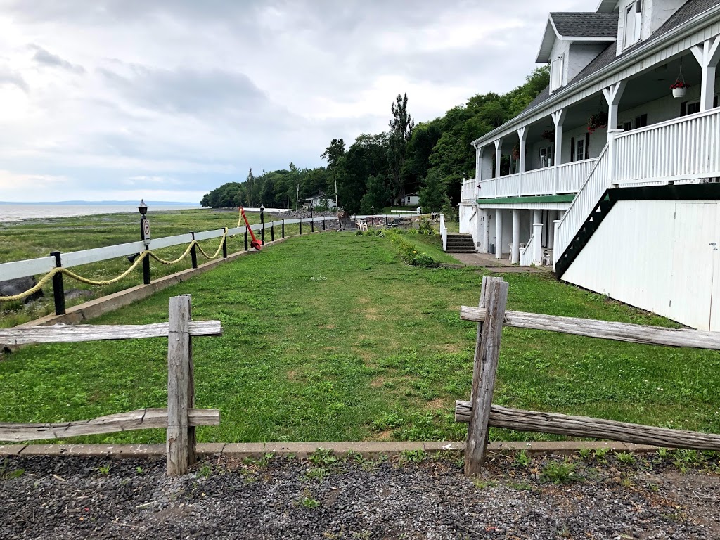 Auberge Chaumonot | 425 Chemin Royal, Saint-François-de-lÎle-dOrléans, QC G0A 3S0, Canada | Phone: (418) 829-2735