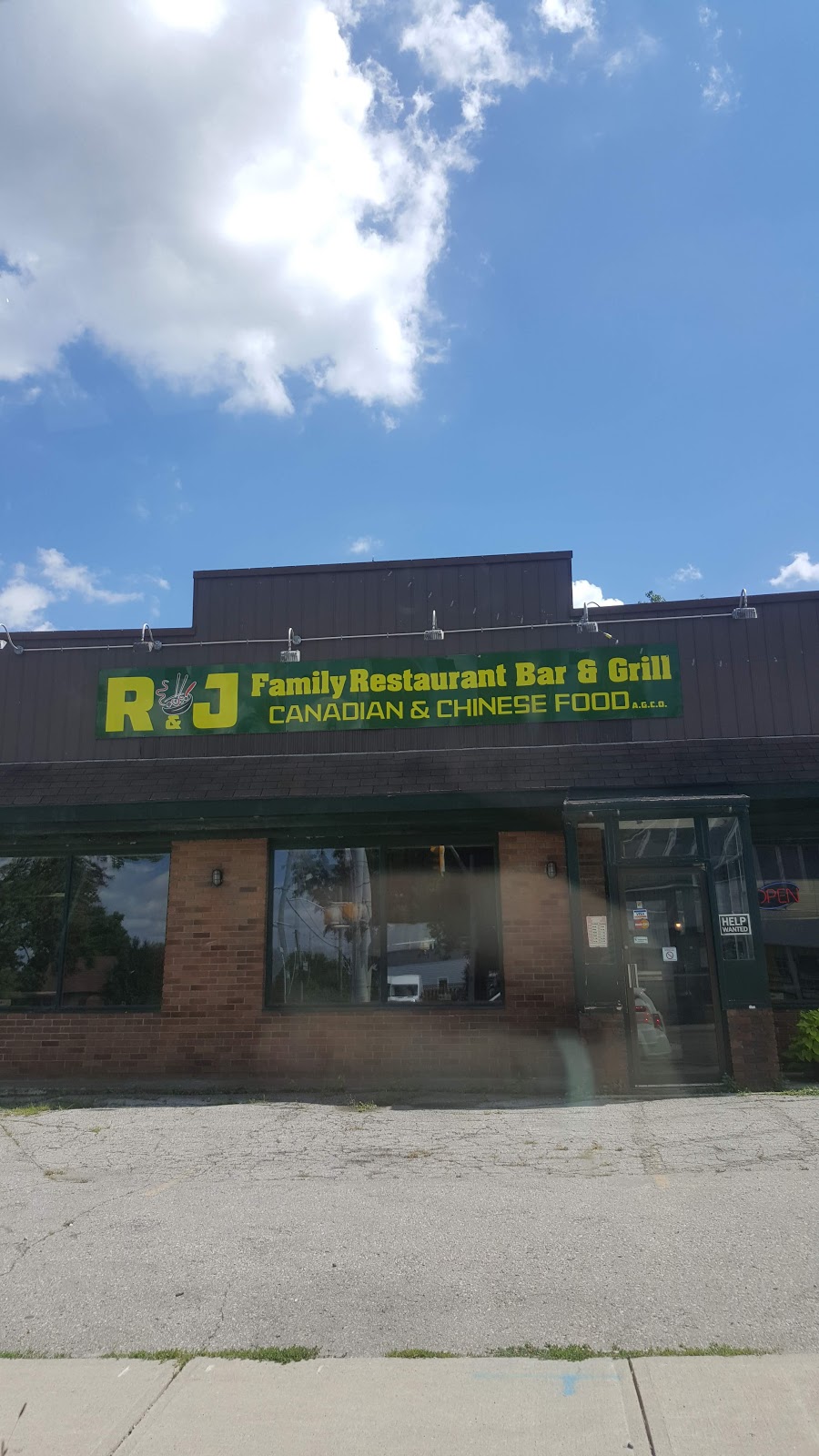 R&J Family Restaurant | 105 Dundas St W, Thamesford, ON N0M 2M0, Canada | Phone: (519) 285-2573