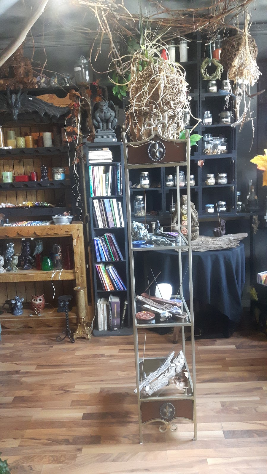 Boutique ésotérique Arcana Cabana | 14 Rue Montplaisir, Trois-Rivières, QC G8T 2Y3, Canada | Phone: (819) 995-4070