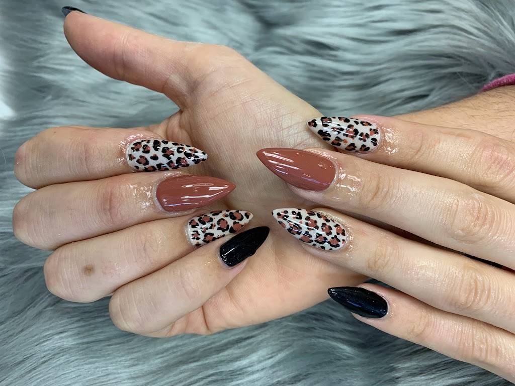 Hot Nails | 1345 Huron St #7, London, ON N5V 2E3, Canada | Phone: (519) 453-5162