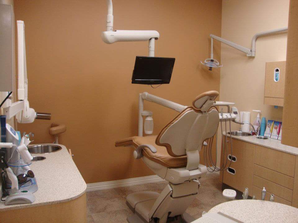 Smiles at Summerhill Dental | 16880 Yonge St, Newmarket, ON L3Y 0A3, Canada | Phone: (905) 715-7355