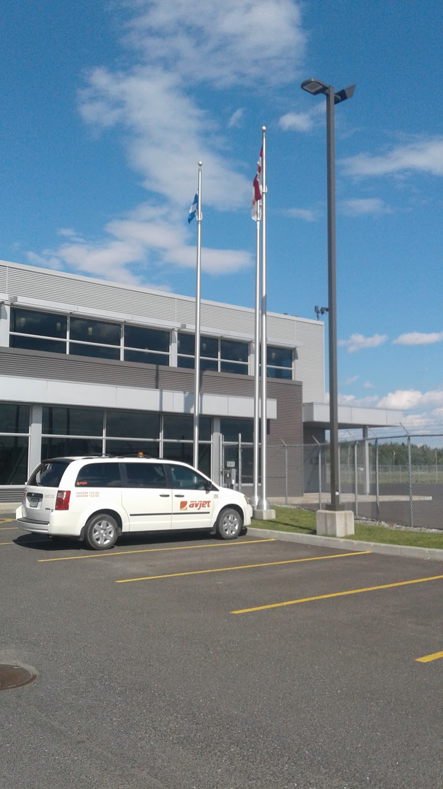 Avjet Holding (FBO - CYQB Québec) | 629 6e Avenue de lAéroport, Québec, QC G2G 2T4, Canada | Phone: (418) 871-1958