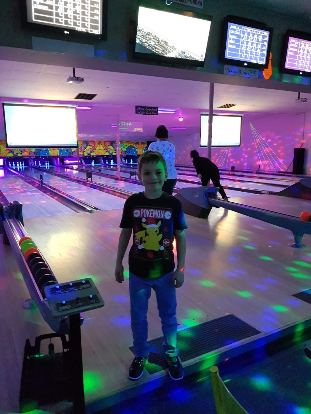 Leisure Lanes Bowling Centre | 4812 50 St, Ponoka, AB T4J 1R7, Canada | Phone: (403) 783-4515