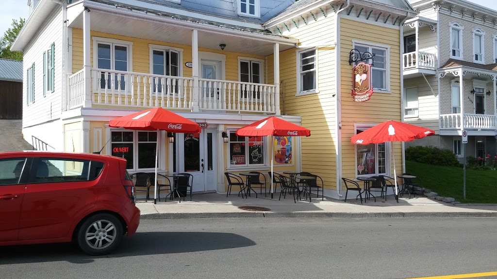 Crèmerie-Café Les Délices Royales | 6395 Ave Royale, LAnge-Gardien, QC G0A 2K0, Canada | Phone: (418) 406-1746