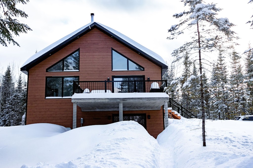 Chalet Au Pont Couvert | chemin de la, 6 Rte de la Rivière-Noire, Saint-Adalbert, QC G0R 2M0, Canada | Phone: (418) 559-6943