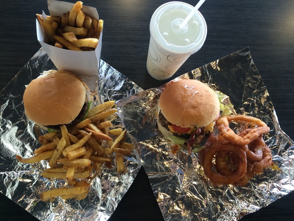 Starr Burger | 900 Brock St N, Whitby, ON L1N 4J6, Canada | Phone: (905) 430-3301