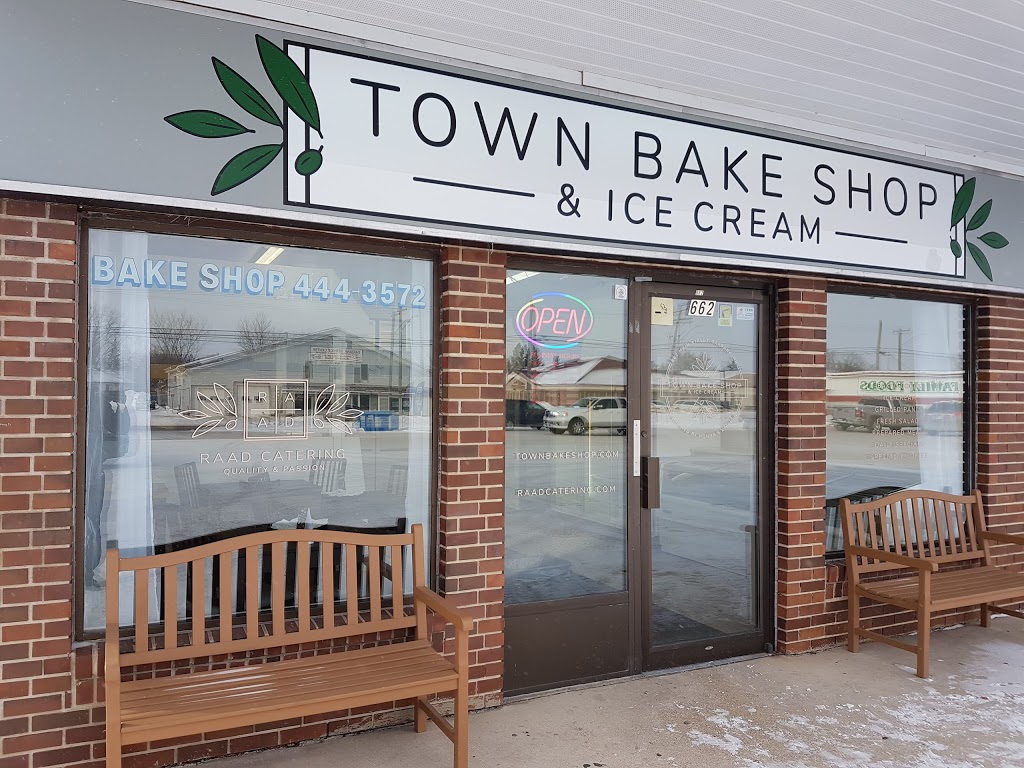 Town Bake Shop & Ice Cream | 662 Main St, Oakbank, MB R0E 1J0, Canada | Phone: (204) 444-3572