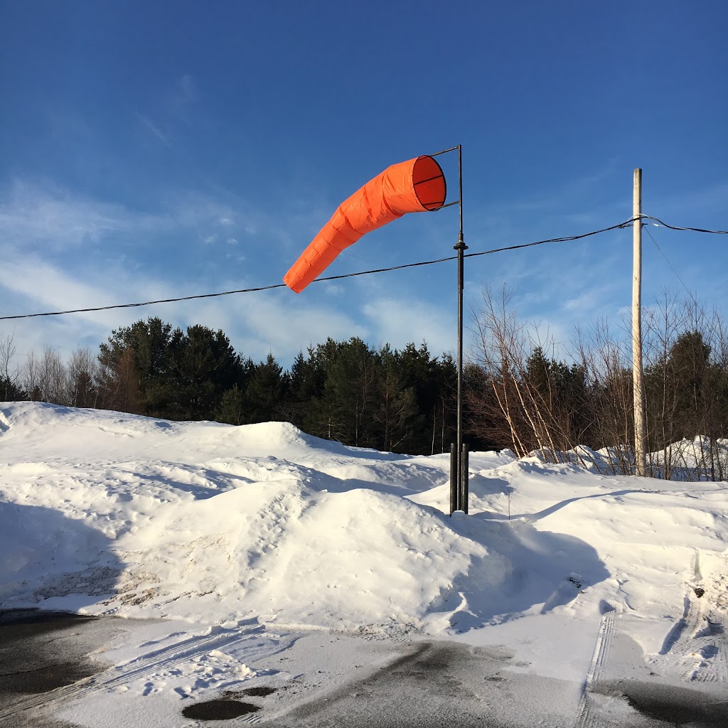 Airfield Lac-à-la-Tortue | 1321 Chemin de la Vigilance, Lac-à-la-Tortue, QC G0X 1L0, Canada