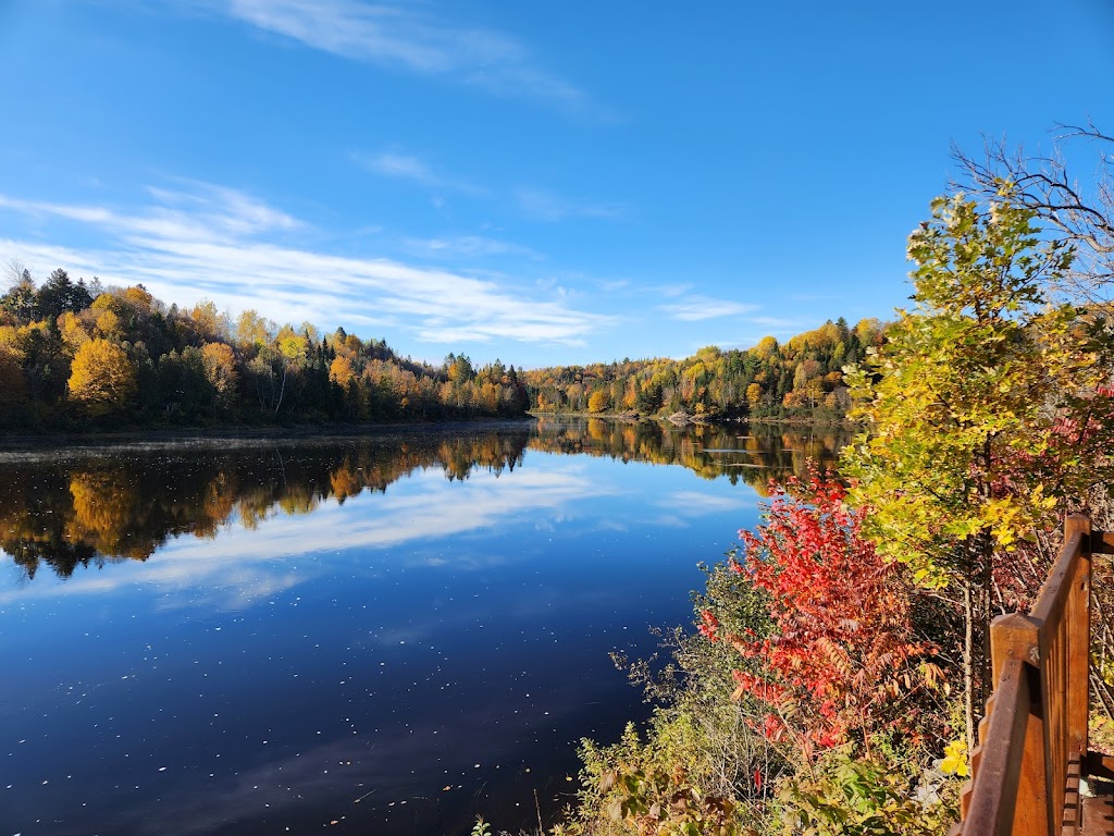 Chalet locatif lApéro des Chutes | 108 Rte de la Chute du Huit, Notre-Dame-de-Montauban, QC G0A 3T0, Canada | Phone: (418) 284-4151