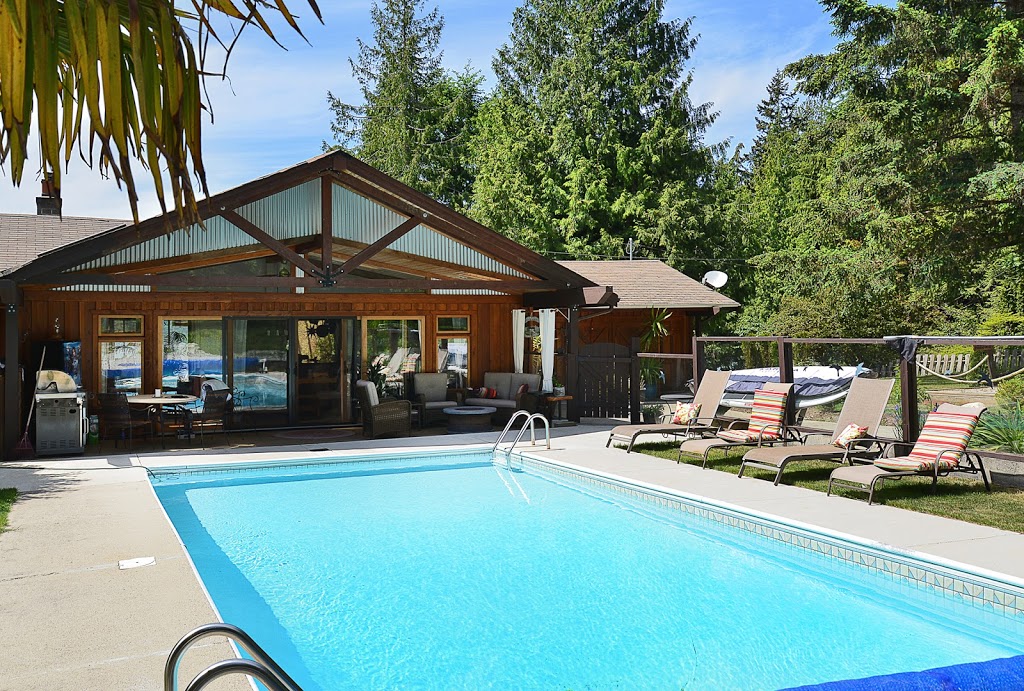 Casa Bella Guest House | 7117 Sechelt Inlet Rd, Sechelt, BC V0N 3A4, Canada | Phone: (604) 741-5066