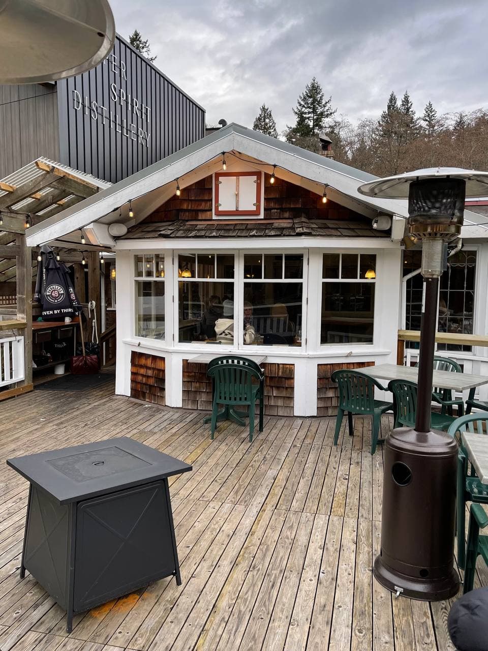 Doc Morgans Pub & Restaurant | 439 Bowen Island Trunk Rd, Bowen Island, BC V0N 1G0, Canada | Phone: (604) 947-0808