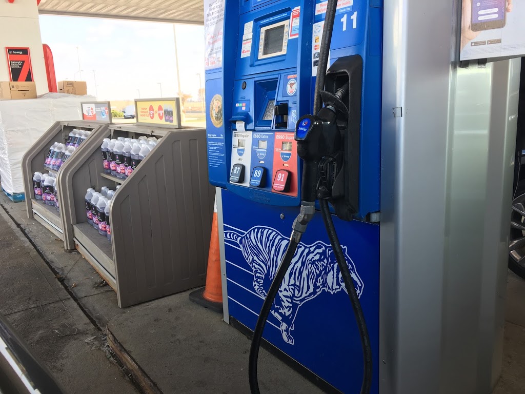 Esso | WESTBOUND SERVICE CENTER, ON-401, Ingersoll, ON N5C 3K1, Canada | Phone: (519) 423-9737