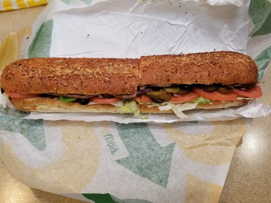 Subway | 320 Bayfield St, Bayfield Mall Unit # 87, Barrie, ON L4M 6X7, Canada | Phone: (705) 722-4721