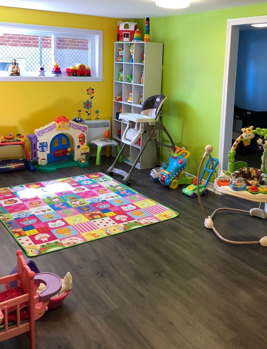 Nursery Les Génies De Chomedey | 631 Rue Carleton, Laval, QC H7W 4R6, Canada | Phone: (514) 835-3665