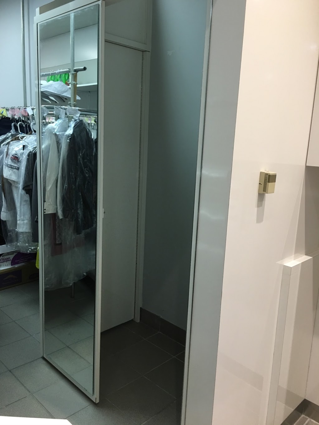 Exton Cleaners | 200 Wellington St W, Toronto, ON M5V 3C7, Canada | Phone: (647) 281-4881