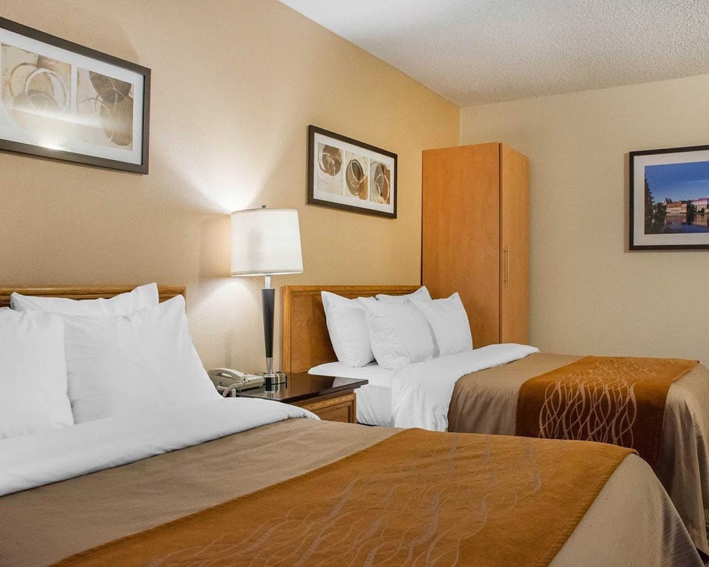 Comfort Inn | 220 Holiday Inn Dr, Cambridge, ON N3C 1Z4, Canada | Phone: (519) 658-1100