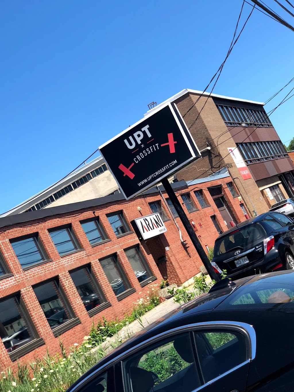 UPT CrossFit | 5581 Pare St, Mount Royal, Quebec H4P 1P7, Canada | Phone: (514) 504-2630