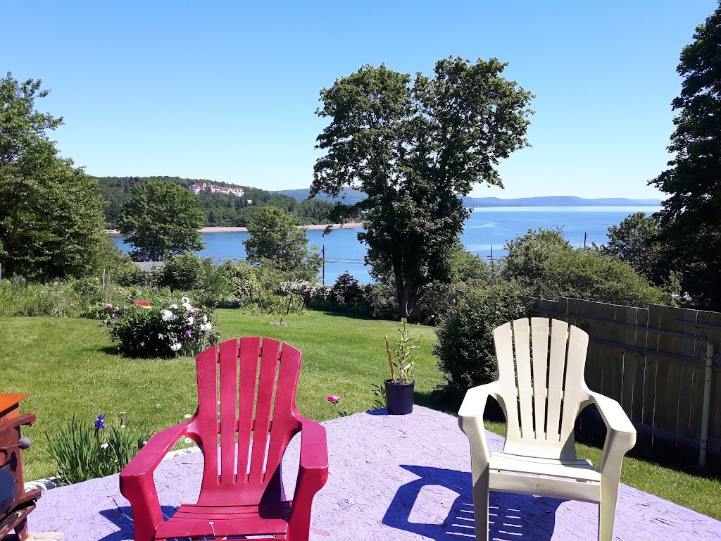 Holdsworth House B & B | 36 Carleton St, Digby, NS B0V 1A0, Canada | Phone: (902) 245-5252