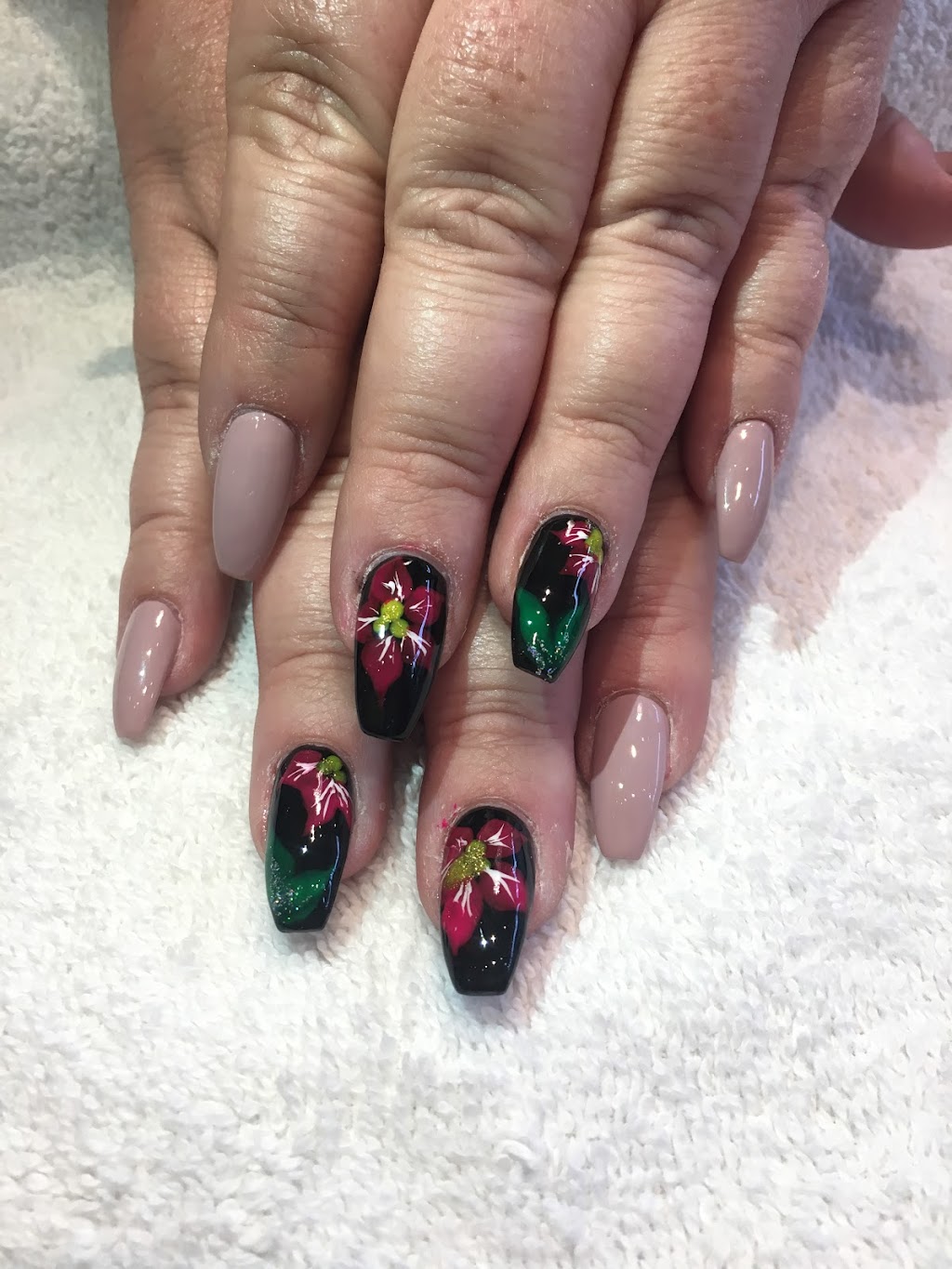 Cali Nails Hillside | 1644 Hillside Ave, Victoria, BC V8T 2C5, Canada | Phone: (250) 592-1179