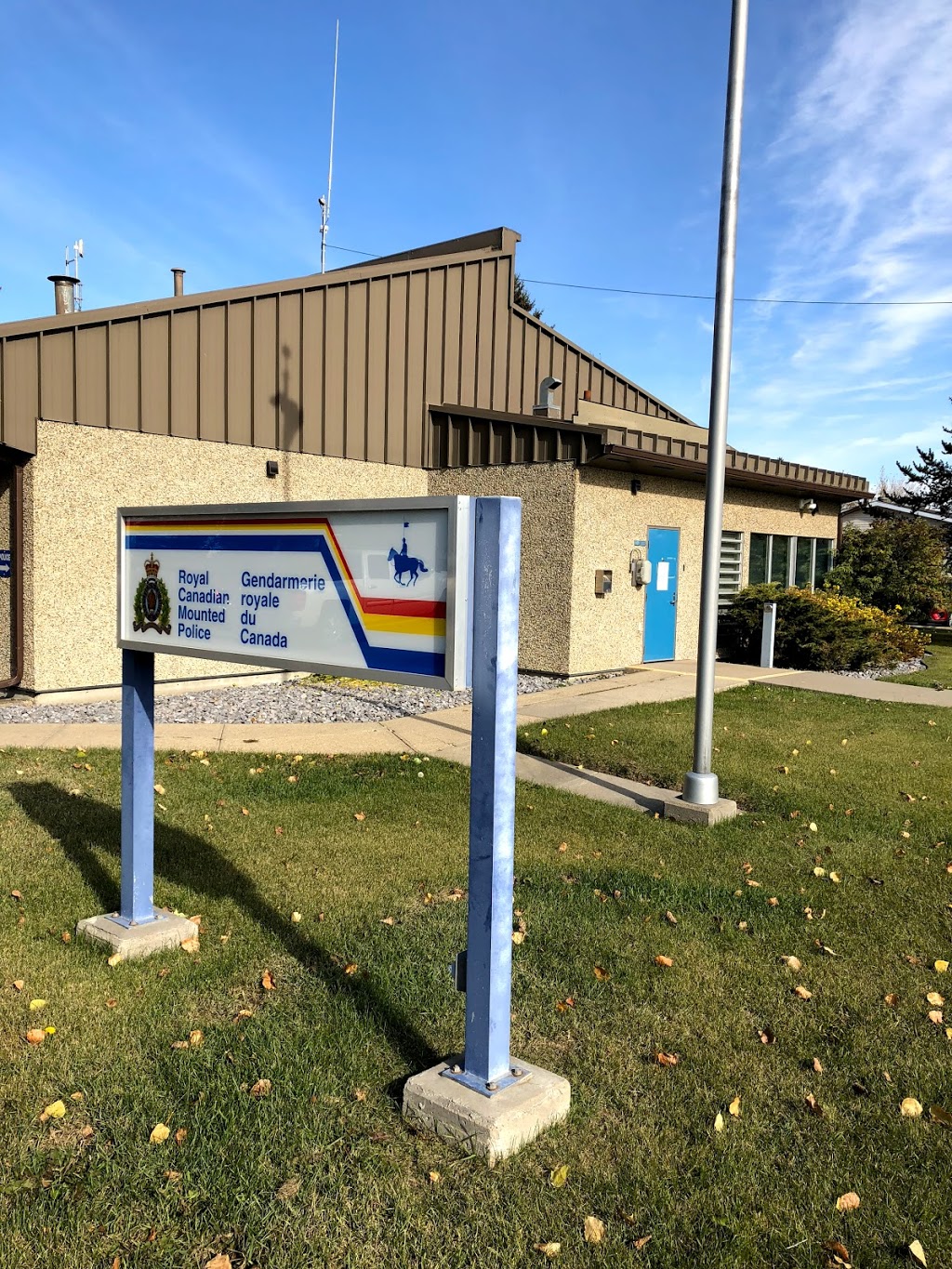 Royal Canadian Mounted Police (RCMP) | 10512 101 Ave, Morinville, AB T8R 1K9, Canada | Phone: (780) 939-4520