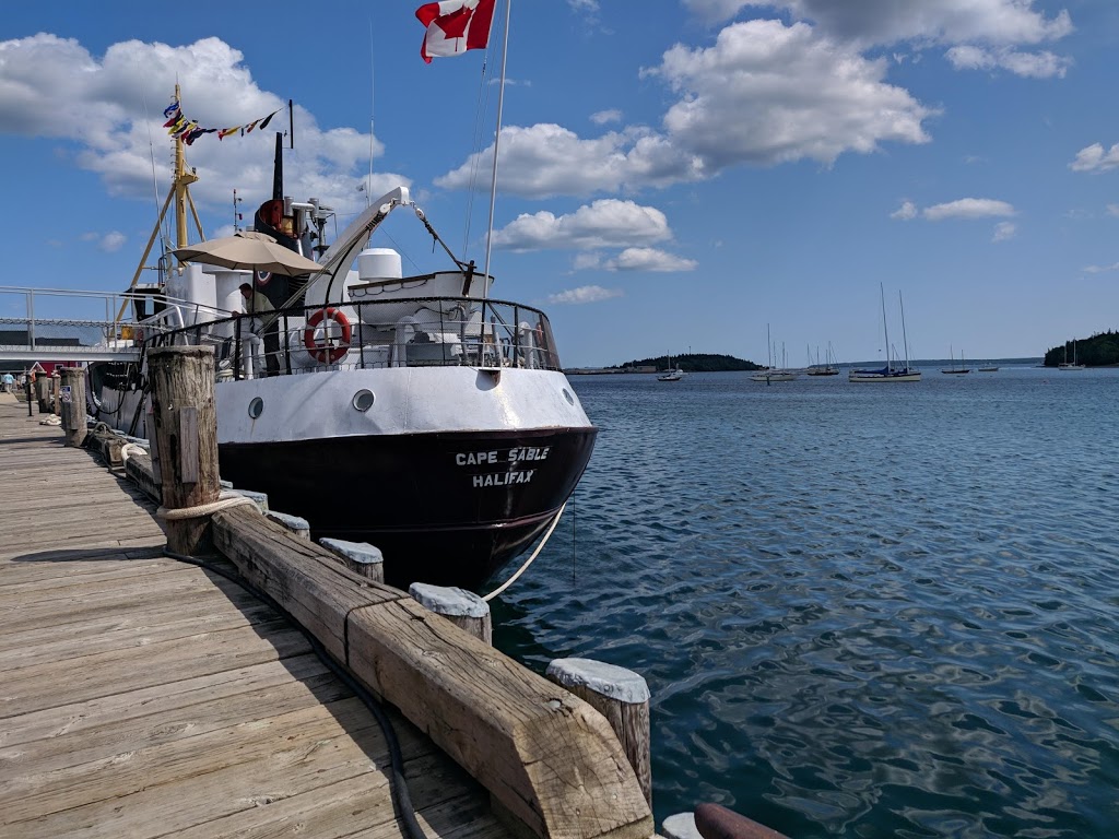 The Dockside | 84 Montague St, Lunenburg, NS B0J 2C0, Canada | Phone: (902) 634-3005