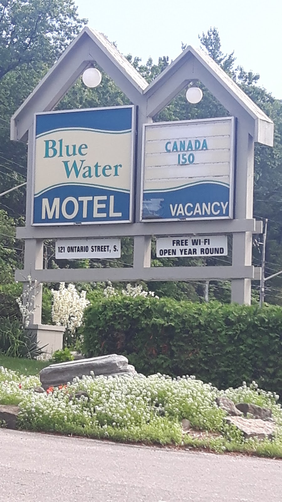 Blue Water Motel | 121 Ontario St S, Grand Bend, ON N0M 1T0, Canada | Phone: (519) 238-2014