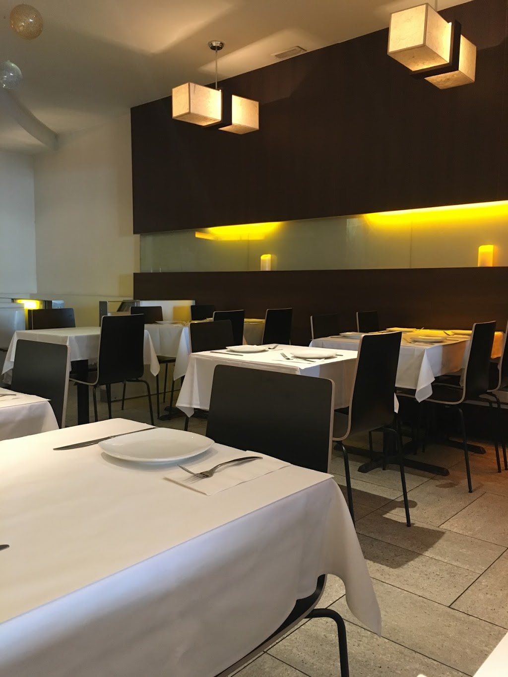 Lemongrass | 1630 Bayview Ave, Toronto, ON M4G 3B7, Canada | Phone: (416) 322-8202