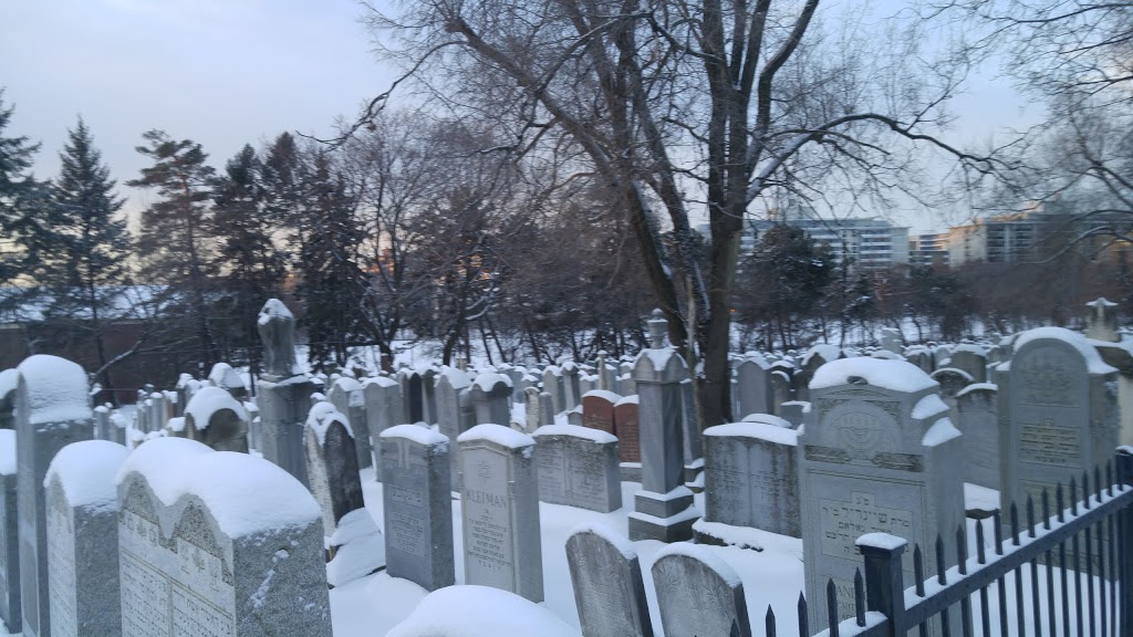 Roselawn Cemetery | Roselawn Ave, Toronto, ON M5N 1L9, Canada