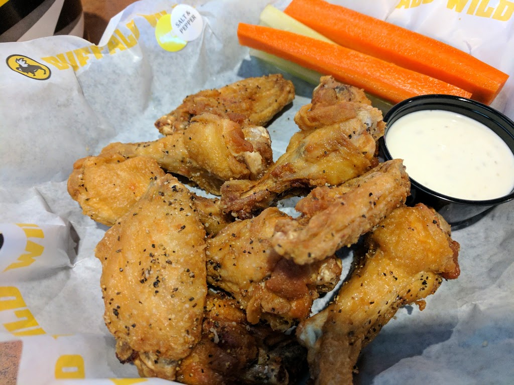 Buffalo Wild Wings | 3015 Argentia Rd, Mississauga, ON L5N 8E1, Canada | Phone: (905) 824-6999