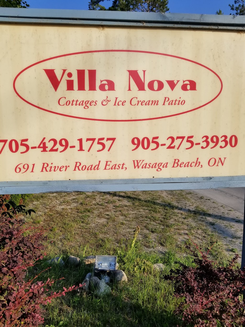 Villa Nova Cottages -A&Ls Royal Scoop and Espresso Bar | 691 River Rd E, Wasaga Beach, ON L9Z 2M3, Canada | Phone: (416) 315-0286