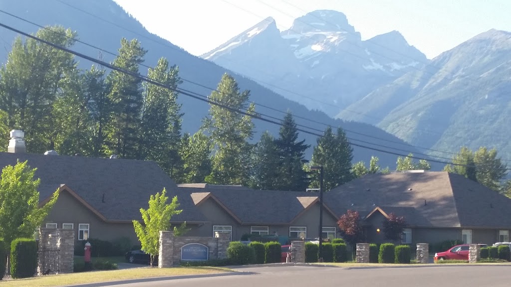 Rocky Mountain Village | 55 Cokato Rd, Fernie, BC V0B 1M4, Canada | Phone: (250) 423-4214