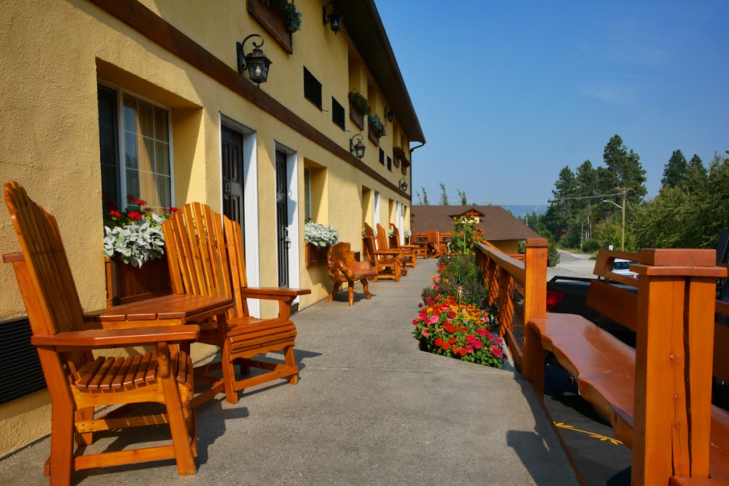 Elizabeth Lake Lodge | 590 Van Horne St S, Cranbrook, BC V1C 4W7, Canada | Phone: (250) 426-6114