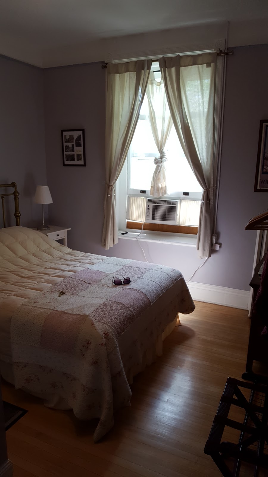 Chez Hubert Bed & Breakfast | 66 Rue Sainte-Ursule, Québec, QC G1R 4E6, Canada | Phone: (418) 692-0958