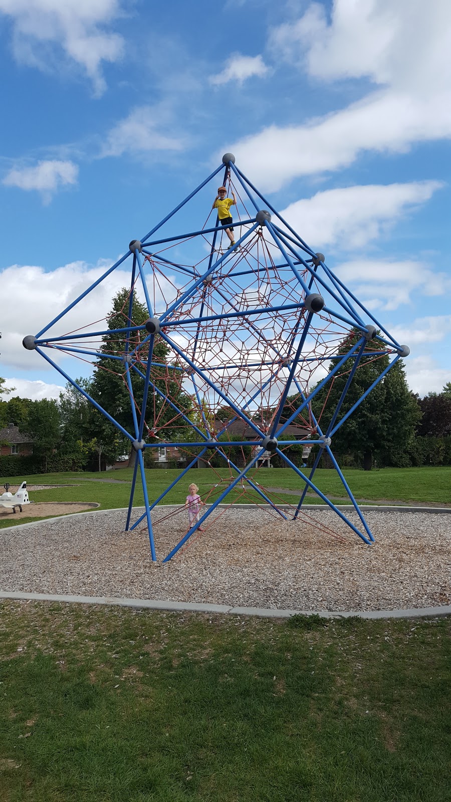 ALLAN J. LEVINE Playground (At Kirwan Park) | 8205 Chemin Mackle, Côte Saint-Luc, QC H4W, Canada