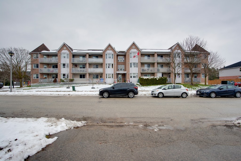 Oxford Village Apartments | 84 Oak Ridge Ct, Holland Landing, ON L9N 1R4, Canada | Phone: (905) 830-1964