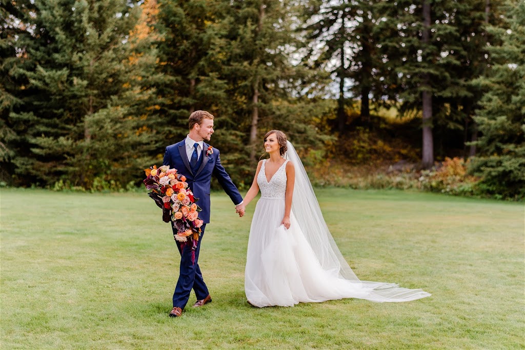 Pine and Pond Wedding Venue | Box 10, Site 12, RR4, Ponoka County, AB T4J 1R4, Canada | Phone: (780) 966-9333