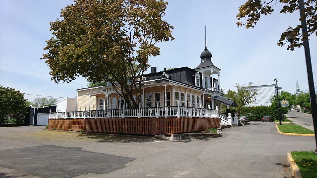 Restaurant Le Manoir Charlesbourg - Manoir du Spaghetti | 7685 1re Ave, Québec, QC G1H 2Y1, Canada | Phone: (418) 627-0161