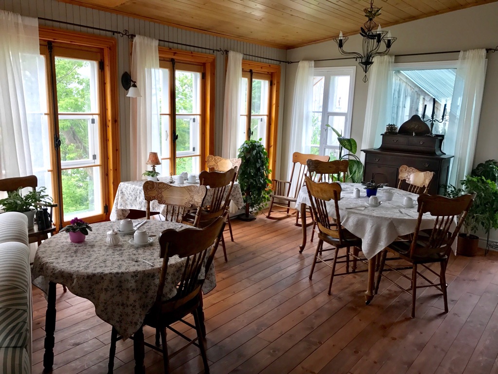 Auberge Le Petit Séjour | 394 Rue Pichette, Château-Richer, QC G0A 1N0, Canada | Phone: (418) 972-0919