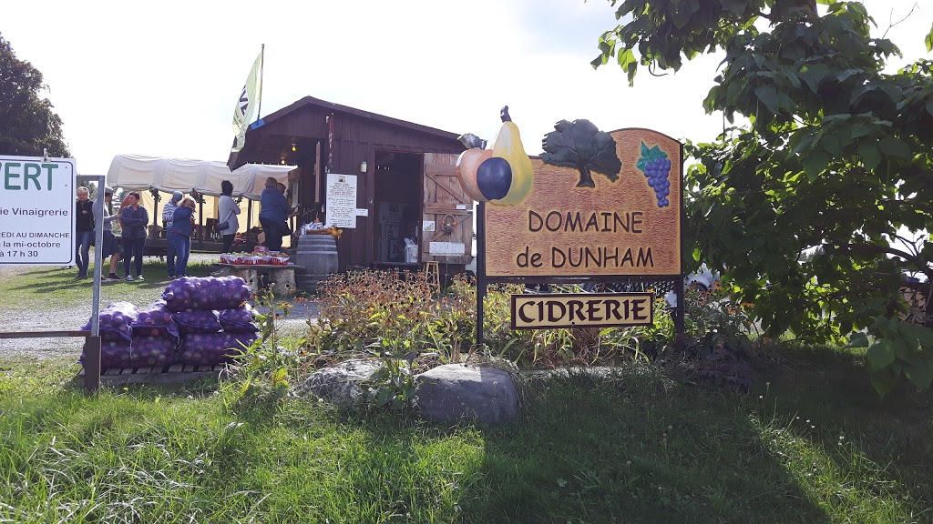 Domaine De Dunham Inc | 4470 Chemin Godbout, Dunham, QC J0E 1M0, Canada | Phone: (450) 295-1155