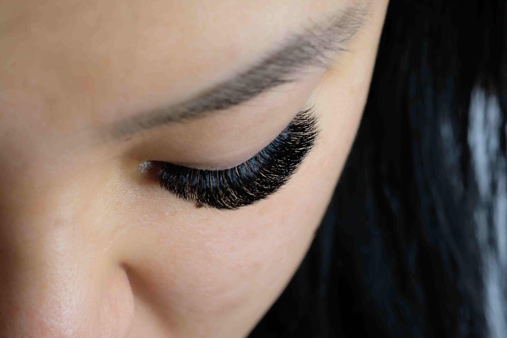 Shades Lashes | 3560 Rutherford Rd Unit 41, Woodbridge, ON L4H 3T8, Canada | Phone: (647) 298-5653